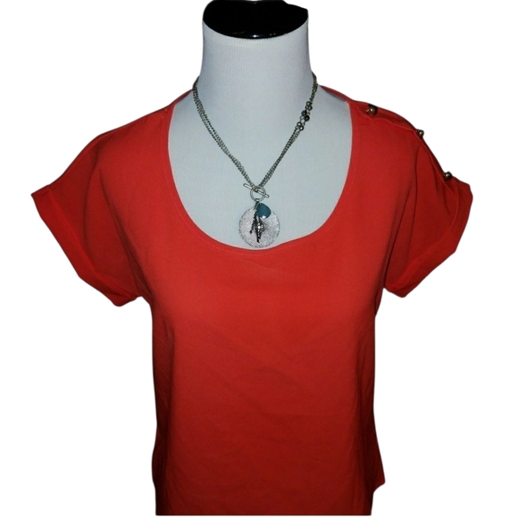 Blu Pepper Short Sleeved Blouse With Shoulder Studs - Picture 2 of 2